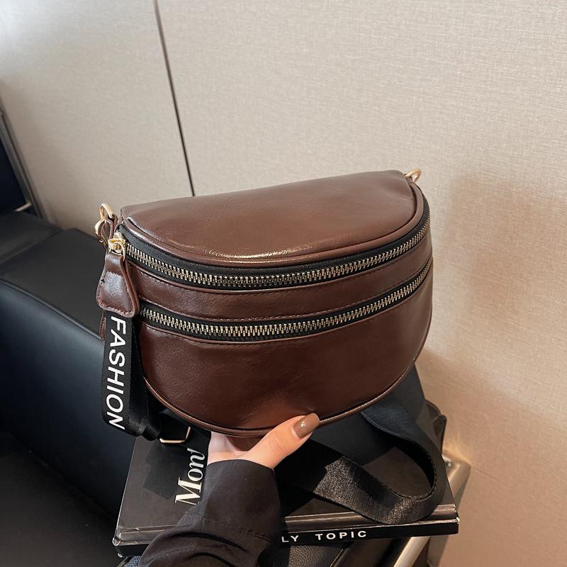 Today's popular small bags women's bags autumn and winter new niche versatile messenger bags sports style saddle bags