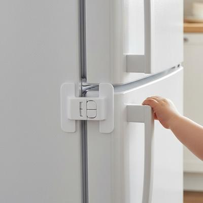 Bebek Güvenliği – Dolap Kilitleri ve Kayışları