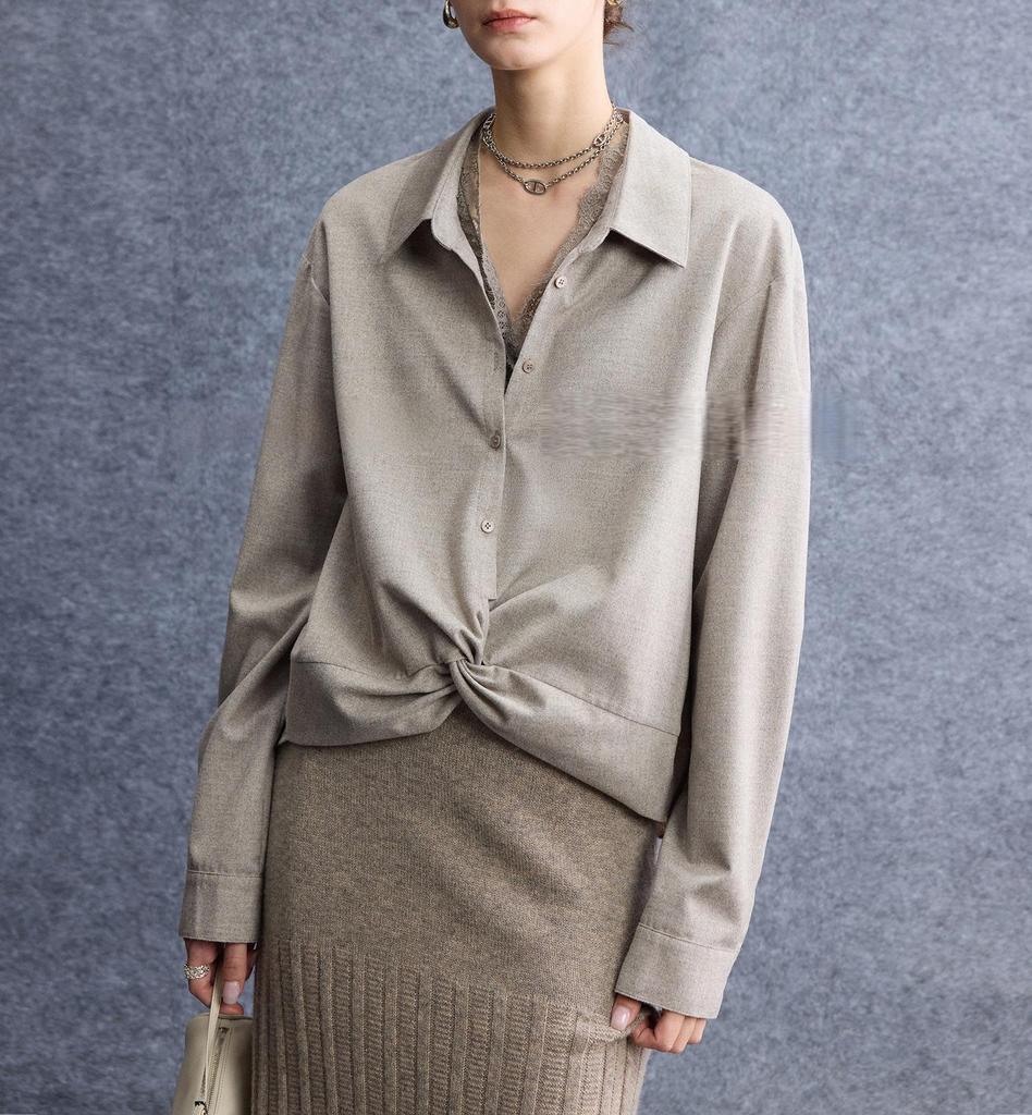 Chemise Lâche Irrégulière Torsadée Patchwork de Dentelle Confortable Respectueuse de la Peau Printemps 2026