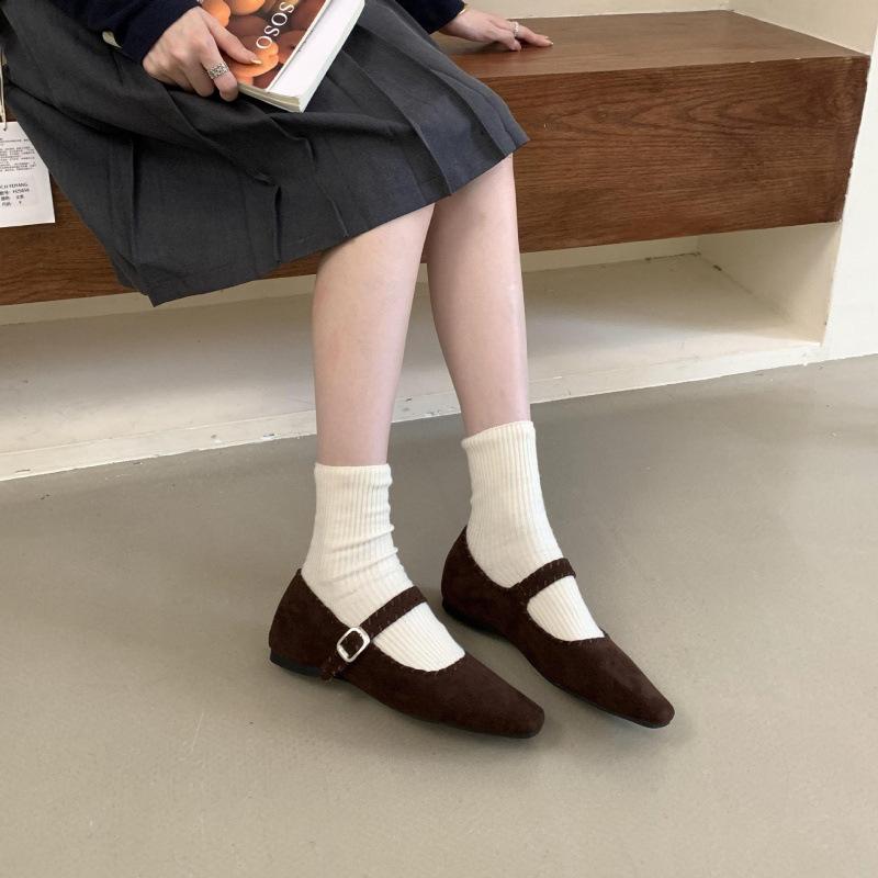 French beanie shoes Mary Jane shoes in the autumn of 2025 new one-word buckle with shallow mouth single shoes women's flat grandma shoes