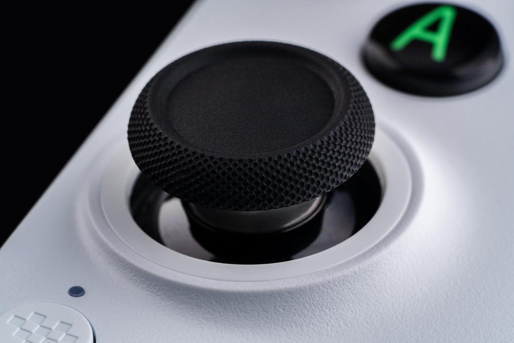 8BitDo Ultimate Mobile Game Controller for Android Bluetooth Mobile Game Controller with Hall Effect Joystick and Hall Triggers Devices, (White)