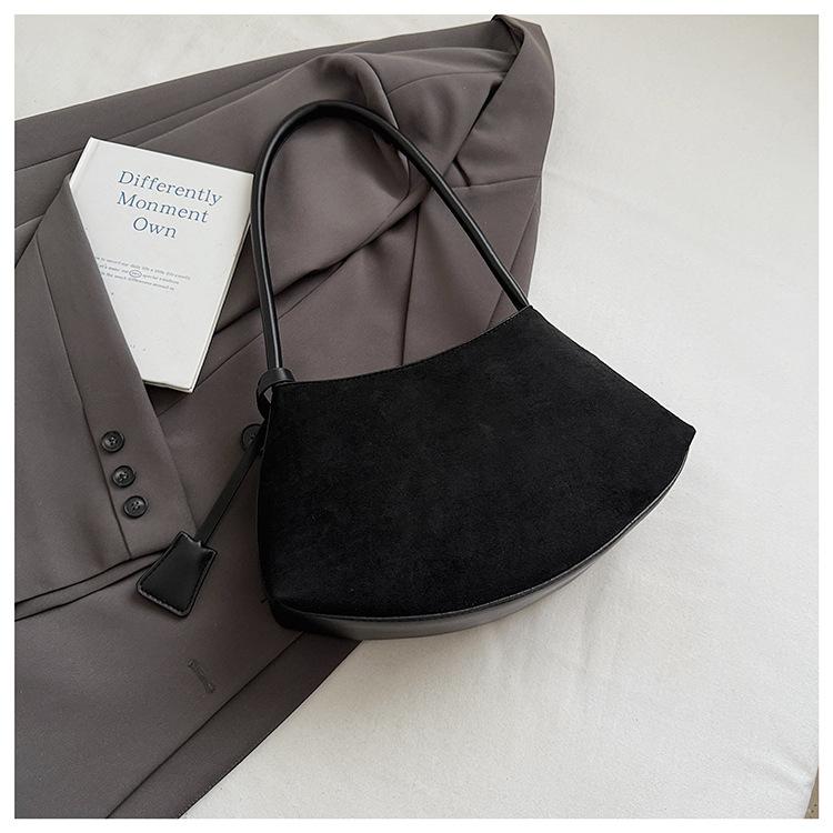 

Популярная ручная сумка-ракушка женская 2025 осень новая универсальная повседневная матовая ретро-повседневная сумка на плечо/подмышку чёрный