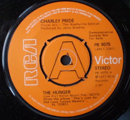 

7inch Record CHARLEY PRIDE - The Hunger / She s Just An Old Love PB9075PROMO RCA Victor 1977 UK Country Used