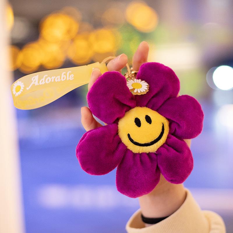 Sunflower Smiley Face Plush Pendant: Cute, Personalized Hanging Ornament for School Bags & Car Keychains 15cm