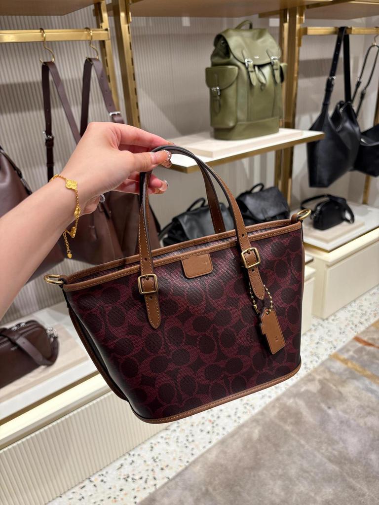 Koujia Taxi21 Retro Handtasche: Vielseitige Damenhandtasche mit einfachem Schultergurt, Umhängegurt und als Einkaufstasche.