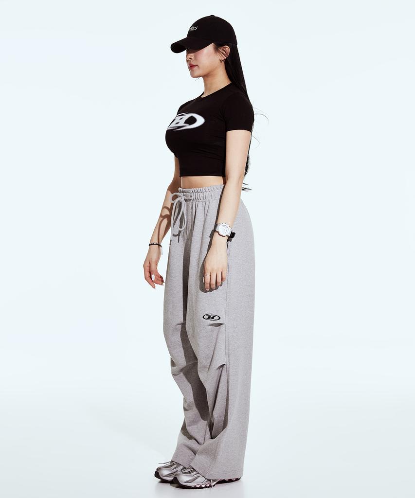 BORN TO WIN Blur Logo Crop Top [Black]