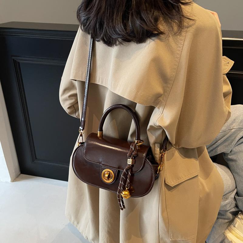 Retro high-end portable small bag women's bag 2025 new simple small square bag versatile shoulder messenger bag