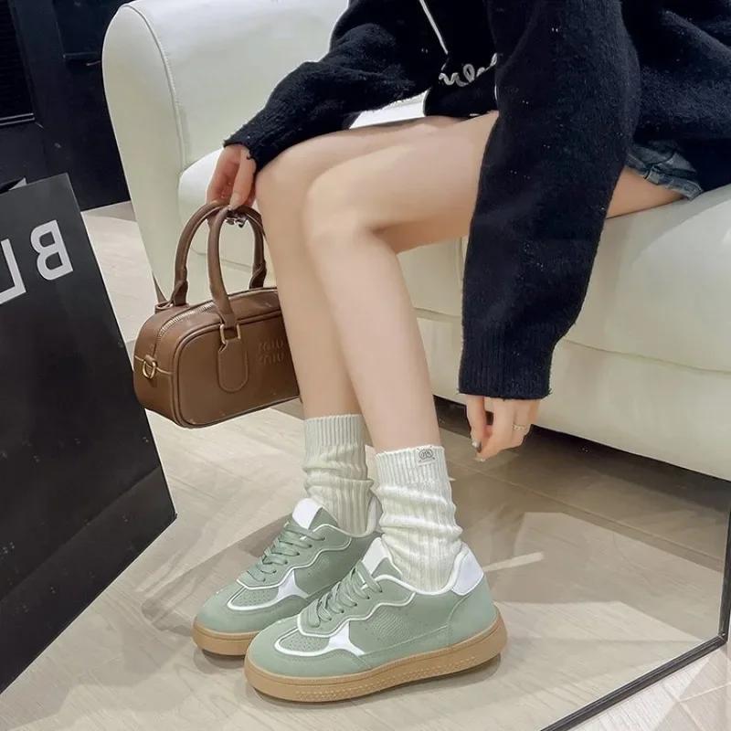 Fashion 2025 New Autumn Women's Low Cut Casual Walking Outdoor Lace Up Flat Shoes Women's Fashionable Sports Kawaii Shoes Sneakers