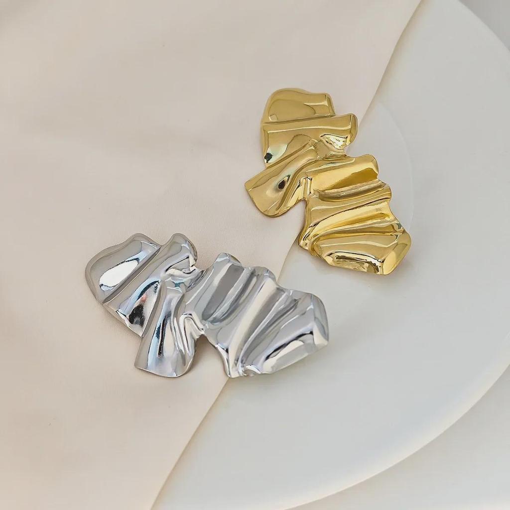 Elegant Angel-Inspired Pleated Brooch - Luxurious Metal Fashion Pin