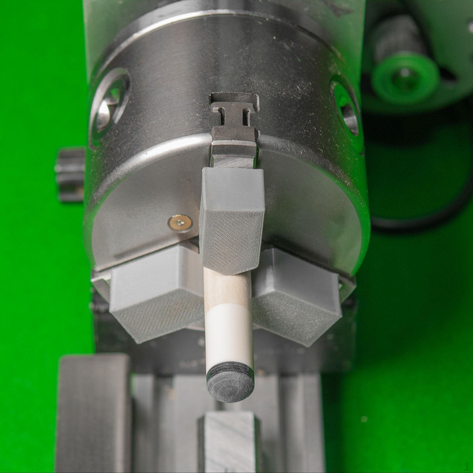 

Набор для ухода за бильярдным кием с инструментом для ремонта наконечника и чехлом 100