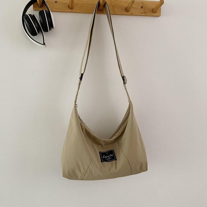 2025 new spring large-capacity single-shoulder cross-body retro simple foreign commuter women's bag fashionable casual tote bag