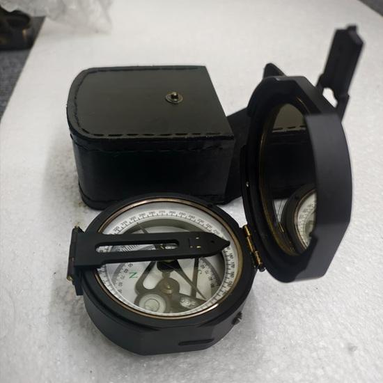 

Classic Brunton Survey Compass with Leather Cover Metal Navigation Instrument Scientific Wedding Anniversary Birthday Christmas Fathers Mothers Gift
