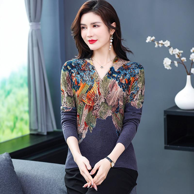 

Женский короткий пуловер-свитер, свободная весенняя базовая рубашка с v-образным вырезом и принтом среднего возраста