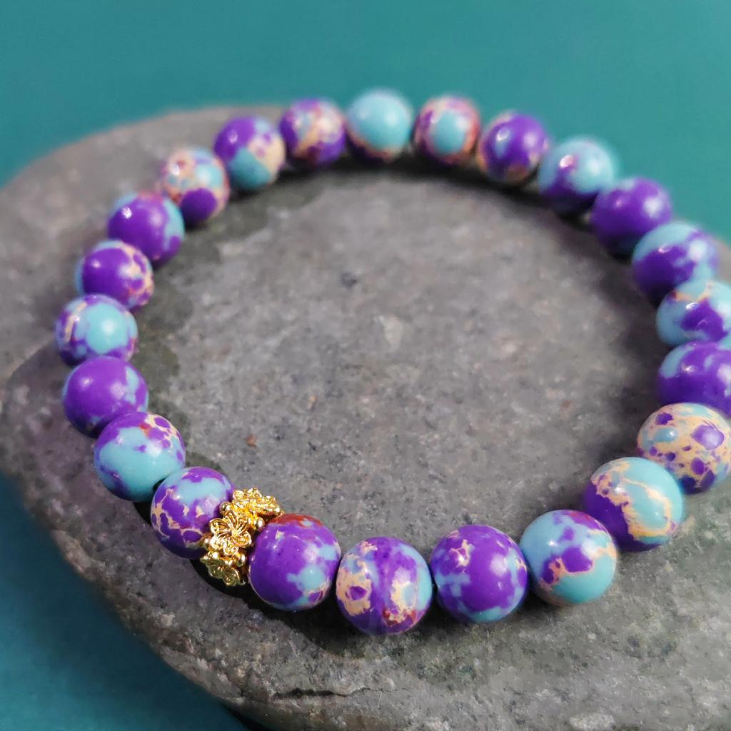 This 8mm purple imperial stone natural stone hand-woven bracelet is suitable for both men and women and is a perfect choice for everyday wear.