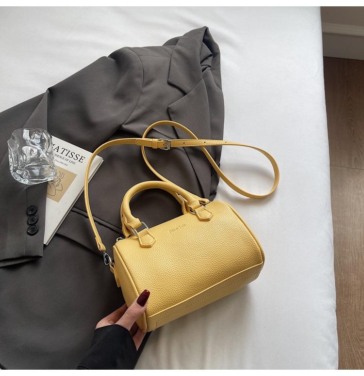 

Hand carry premium texture trendy small square bag 2025 new Korean version fashionable versatile shoulder bag simple casual messenger bag