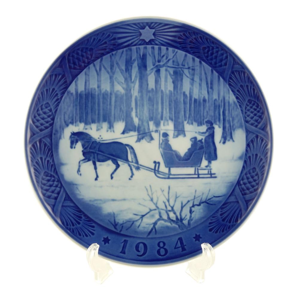 Royal Copenhagen Year Plate 1984 (Showa 59) with Plate Stand, Christmas Plate 1901084 [Parallel Import]