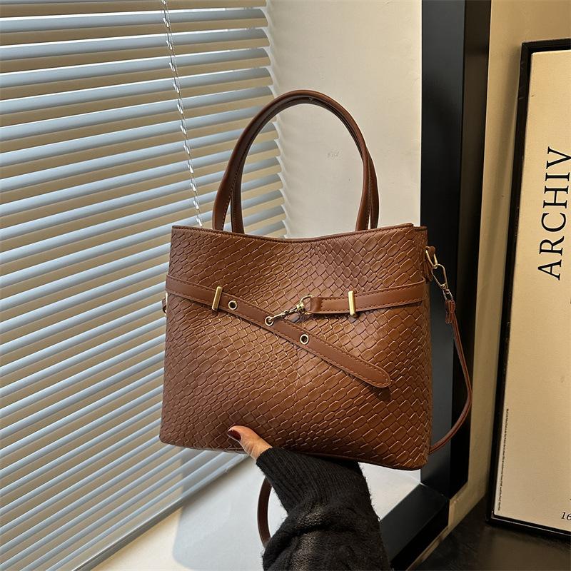 Spring and Summer New Women's Bags Fashionable Woven Pattern Shoulder Tote Bag Commuter Messenger Bag Retro Backpack Trendy Women