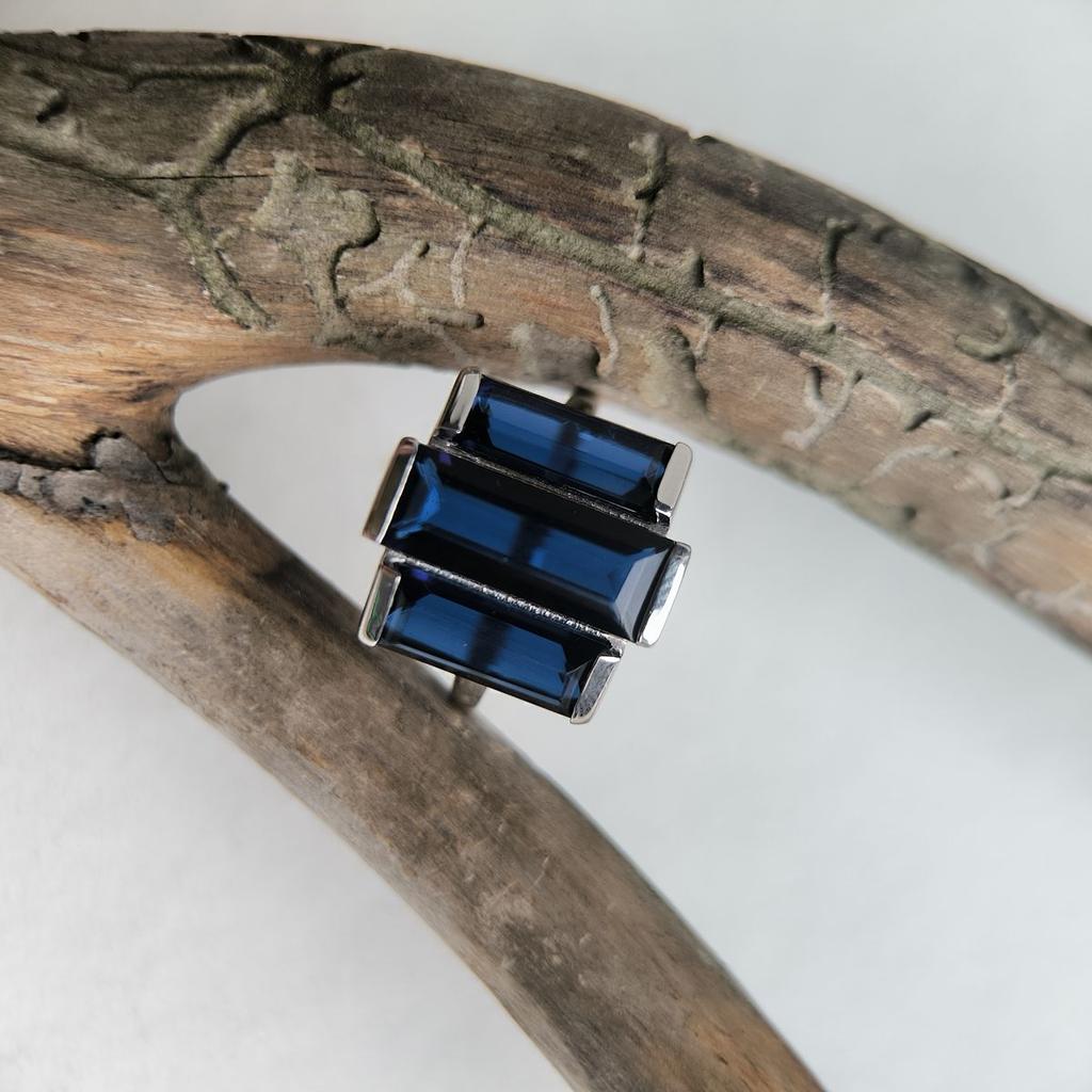 Серебряное кольцо с сапфиром nano 6.461ct, вес изделия 5,13 гр (2195191)