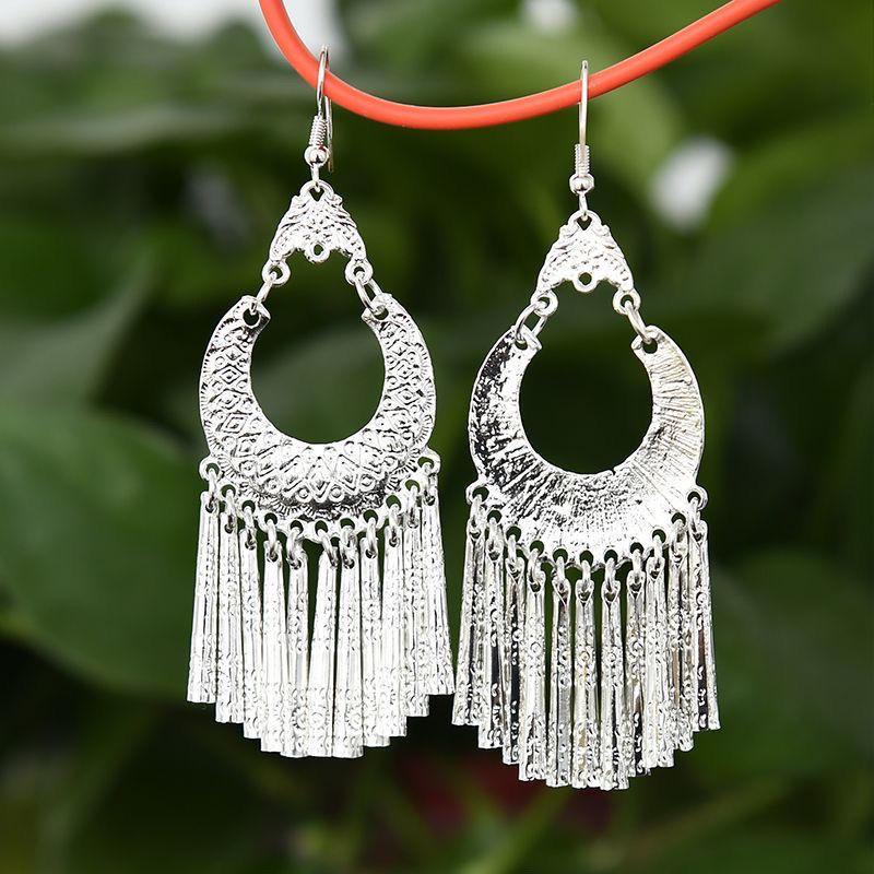 

Винтажные геометрические квадратные серьги: Необычные металлические шипы с бриллиантовой текстурой - Европейские и американские высококлассные аксессуары для ушей серебряный