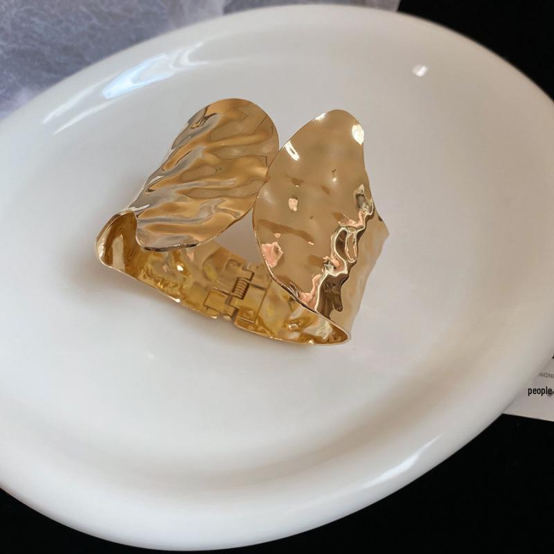 Elegant Retro Snake Twist Open Bangle: Luxurious Versatile Jewelry for Women