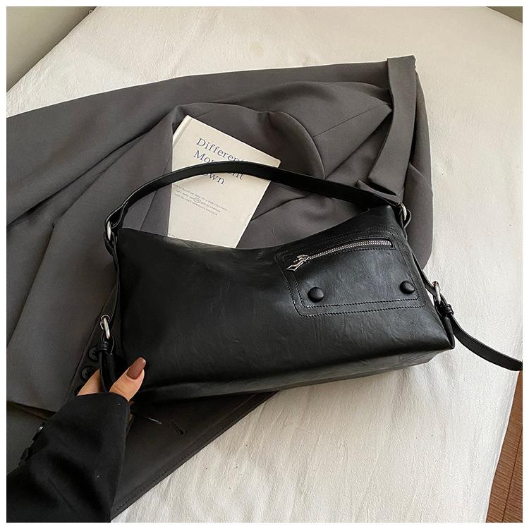 

2025 autumn new personalized retro niche temperament high value fashion niche single shoulder crossbody women s European and American bags