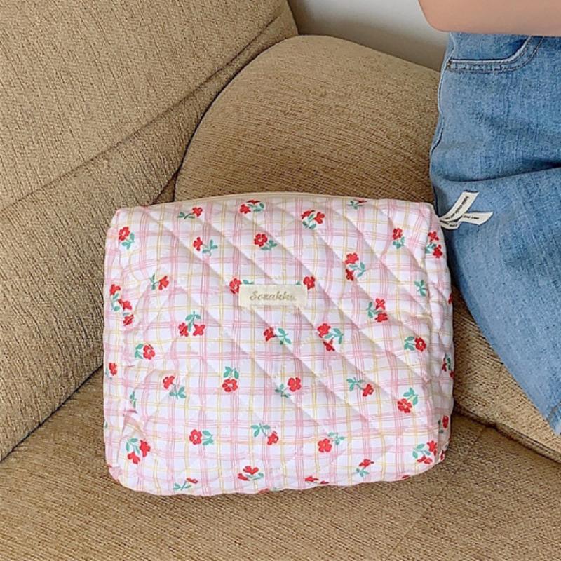 Quilted Cotton Ladies Travel Storage Bag Retro Cherry Women's Cosmetic Bags Cute Design Girls Pencil Case Makeup Bag Handbags