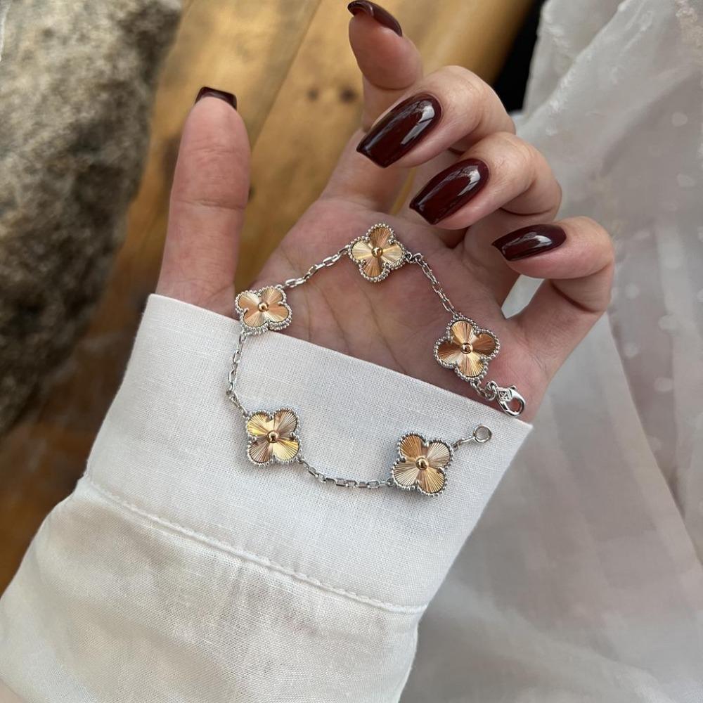 High-end Lucky Four-leaf Clover Bracelet Light Luxury High-end Temperament Hand Jewelry Fashion Design Jewelry