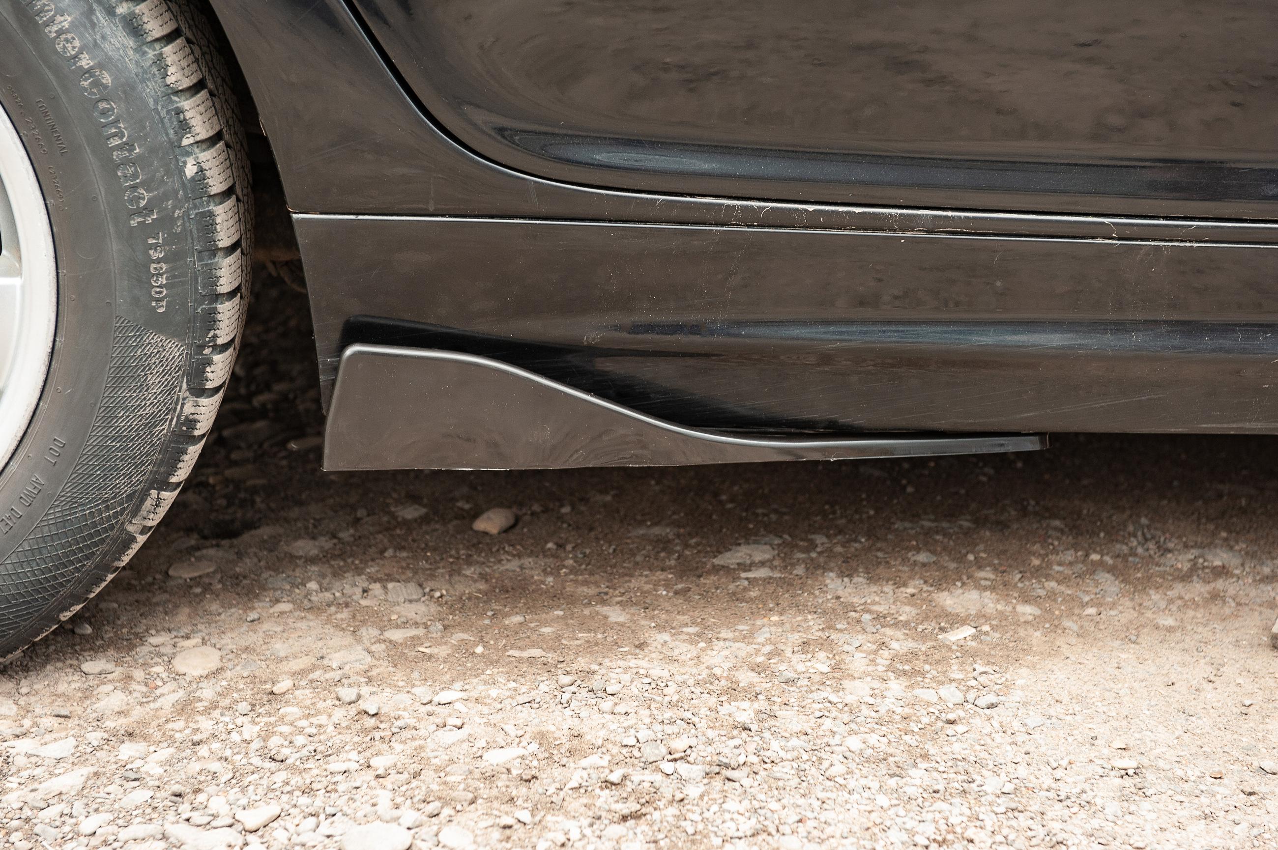 

Universal Flap side sill pads type B (2 pcs, black gloss, ABS plastic)