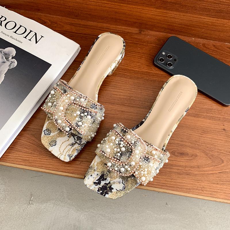 Slippers women's outer wear fire in the summer of 2025 new models go out temperament retro French niche women's shoes