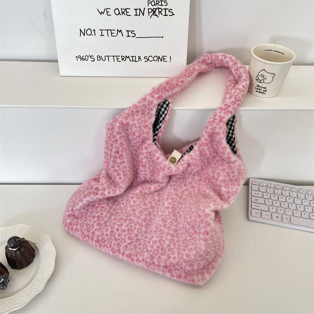 11 Retro Style Shoulder Bag Leopard Print Fashion High Sense Autumn and Winter Versatile Plush Relaxation Tote Bag