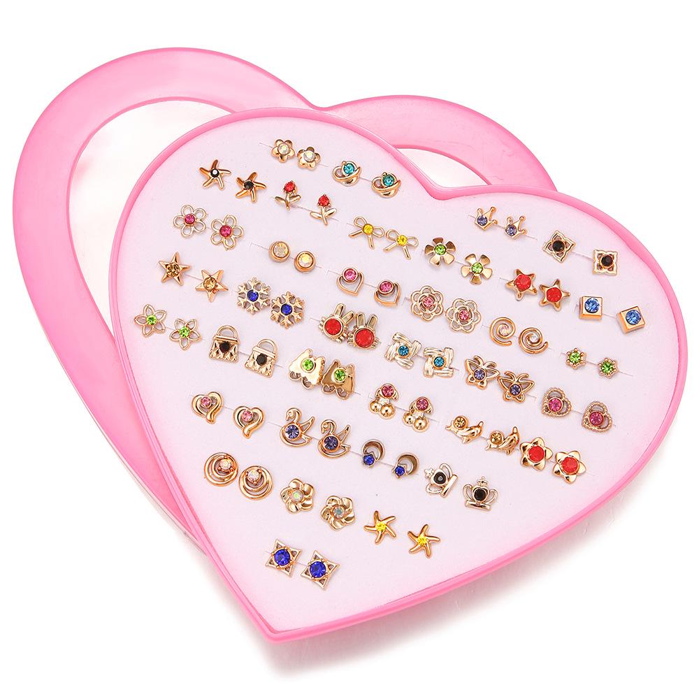 Kutulu Set: Karışık Altın ve Gümüş Renklerde Taşlı 36 Çift Kalp Saplama Küpe