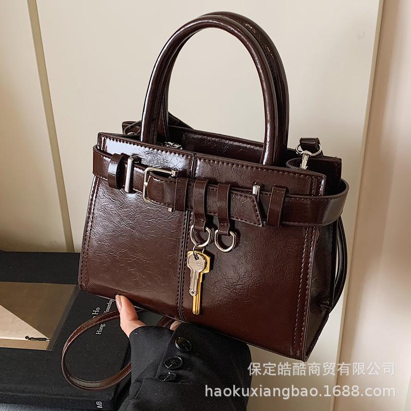 High-end Small Bag Women's 2025 New Autumn and Winter Retro Versatile Messenger Bag Fashionable Portable Work Small Bag