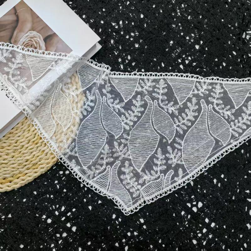 Fashion Lace Hair Scarf Wraps Women Retro White Lace Floral Triangle Headscarf Hat Travel Photo Headband Hair Accessories