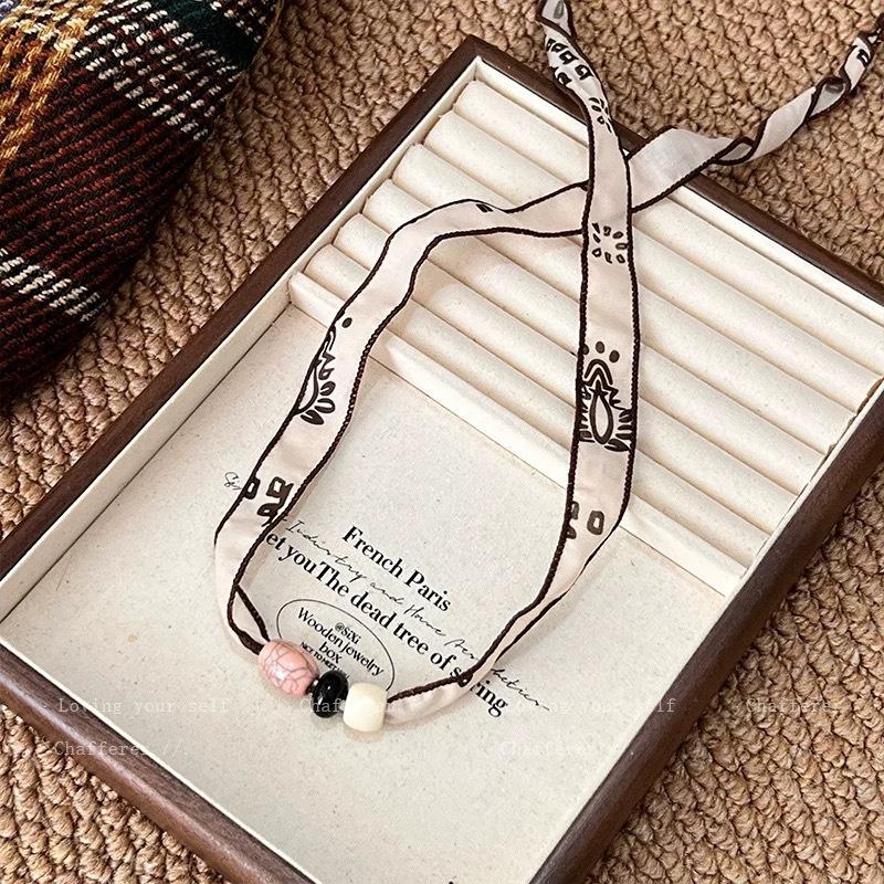 Retro Leopard Print Silk Scarf Necklace for Women - High-end, Luxurious, Niche, Small-sized Collar Chain