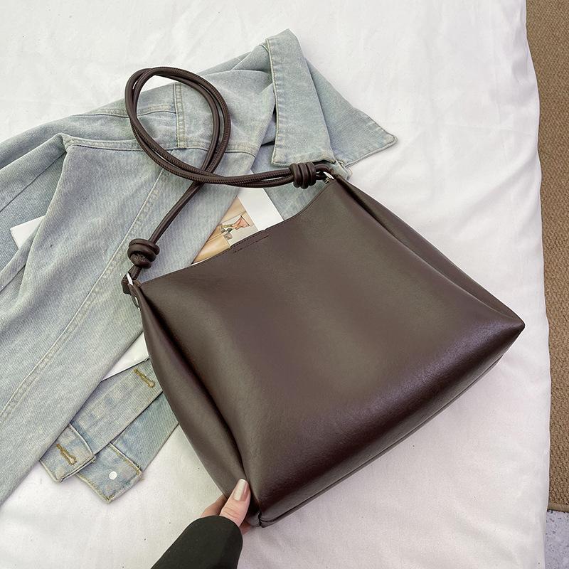 Retro high-end niche design commuter tote bag large bag women's 2025 new soft leather shoulder bag