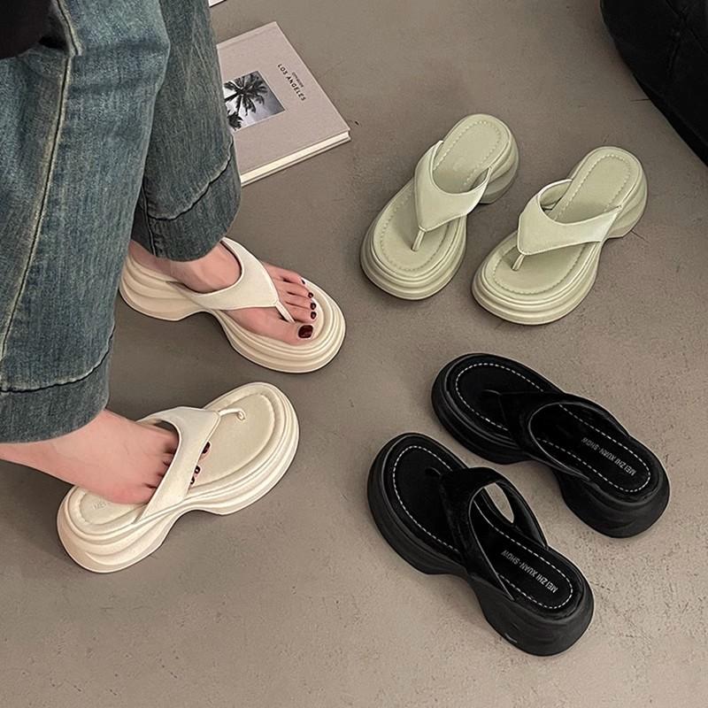 Muffin Thick-bottomed Flip-flops Women's Summer Wear 2025 New High-end Fashion Seaside Beach Pinch Foot Cool Slippers