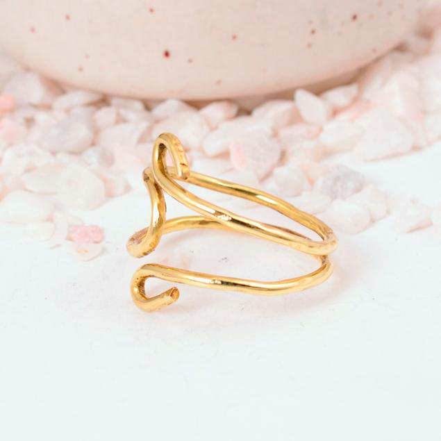 Sculptural Gold S-Curve Wire Ring: Wide, adjustable open-work design, perfect as a bold statement, thumb, or toe ring.