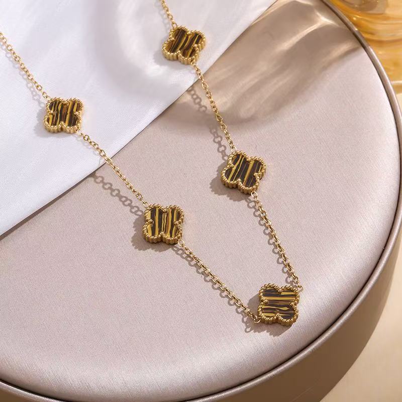 

Изысканная 18-каратная титановая сталь не теряет цвет Четырехлистный клевер Двусторонняя перламутровая Пять цветков Ожерелье Цепочка для ключицы женская 18K