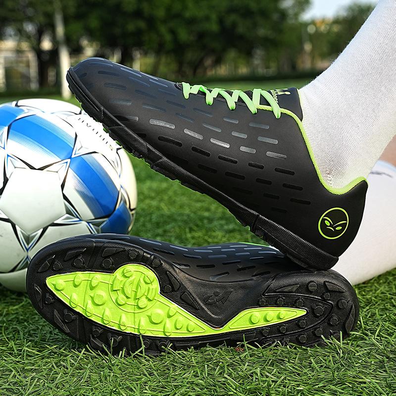 Children's Football Boots Leather Short Nail Professional Training Young Outdoor Men's Football Shoes