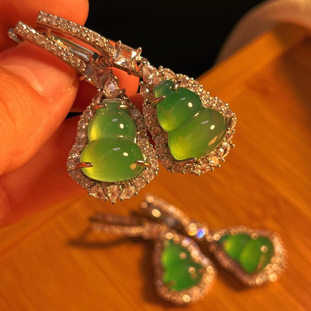 Full Green, Yang Green, Natural Agate Green Chalcedony Earrings, Women'S Opening Is Slightly Inlaid, And The Real Shot Is Fidelity.