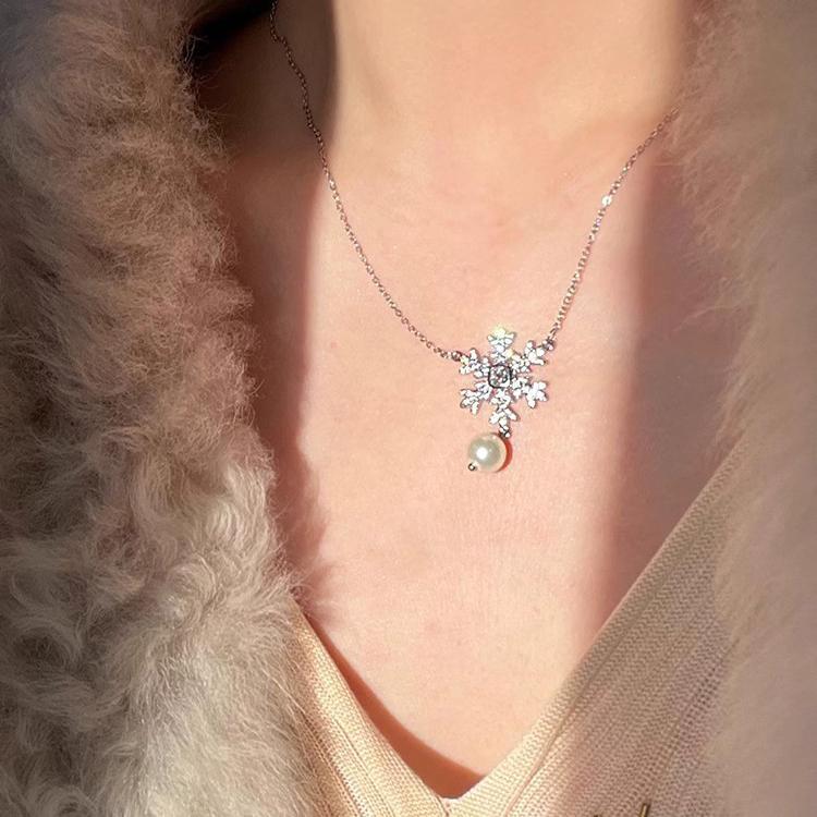 

ANENJERY Цирконий Снежинка Искусственный жемчуг Ожерелье Для Женщин Легкое Роскошное Высококачественное Модное Изысканное Универсальное Подарок на Цепь Свитера белый