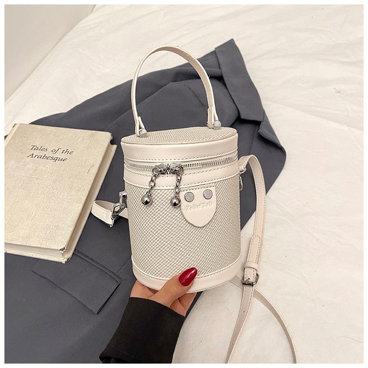 

Niche design straw woven bucket bag women s 2025 new Korean version fashionable exquisite messenger bag versatile foreign style handbag белый