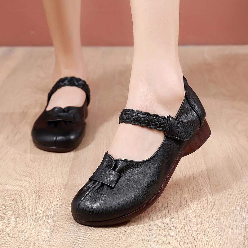 

Удобные и нескользящие туфли для мам на мягкой подошве 2025 года, модели на весну и осень, обувь для женщин среднего и пожилого возраста, ретро-мужские туфли из мягкой кожи 35 чёрный