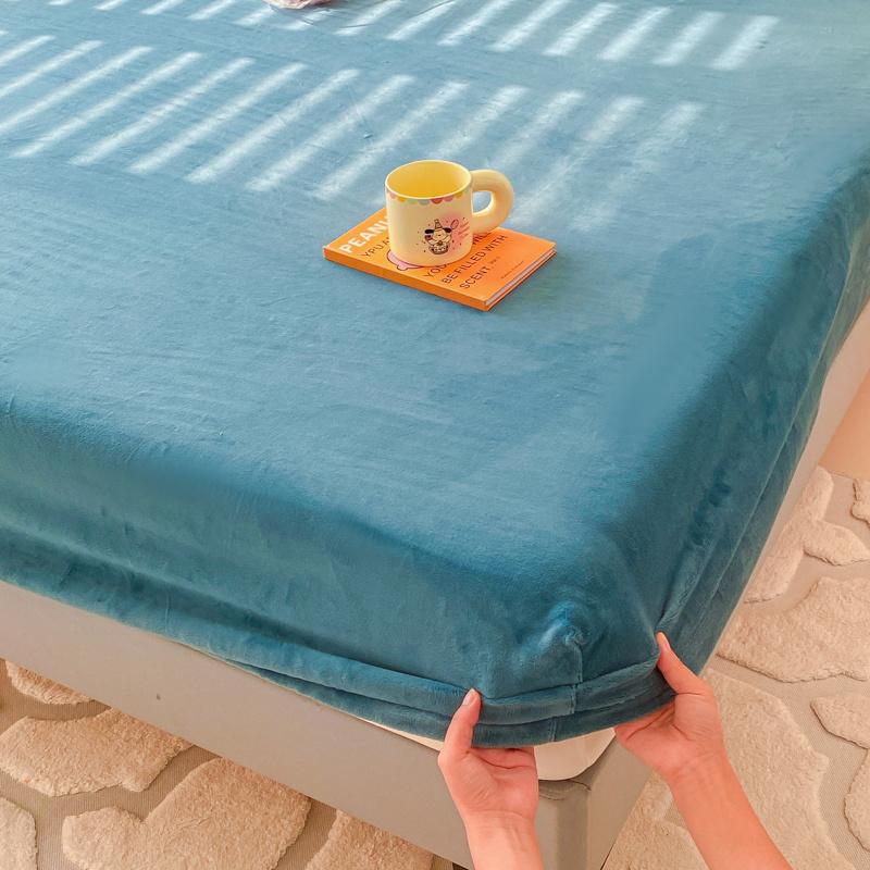 1pc Plaid Style Bedsheet Velvet Bed Cover Home Fitted Sheet Elastic Mattress Protector Winter Bed Linen sabanas (No Pillowcase)