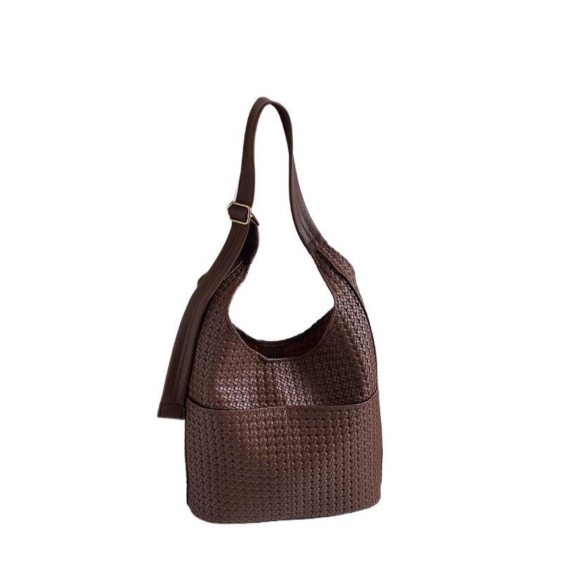 Trendy Woven Bucket Bag: 2025 Early Autumn, Large Capacity, Retro Minimalist Shoulder and Commuter Tote