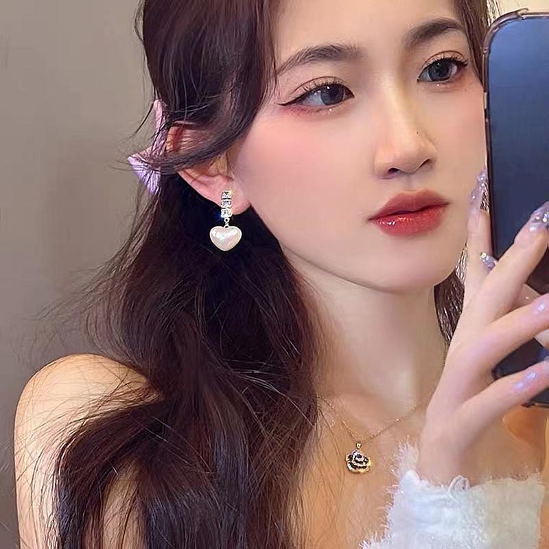 Silver Needle Delicate Zircon Pearl Love Earrings High-end Niche Design Personalized Stud Earrings Women
