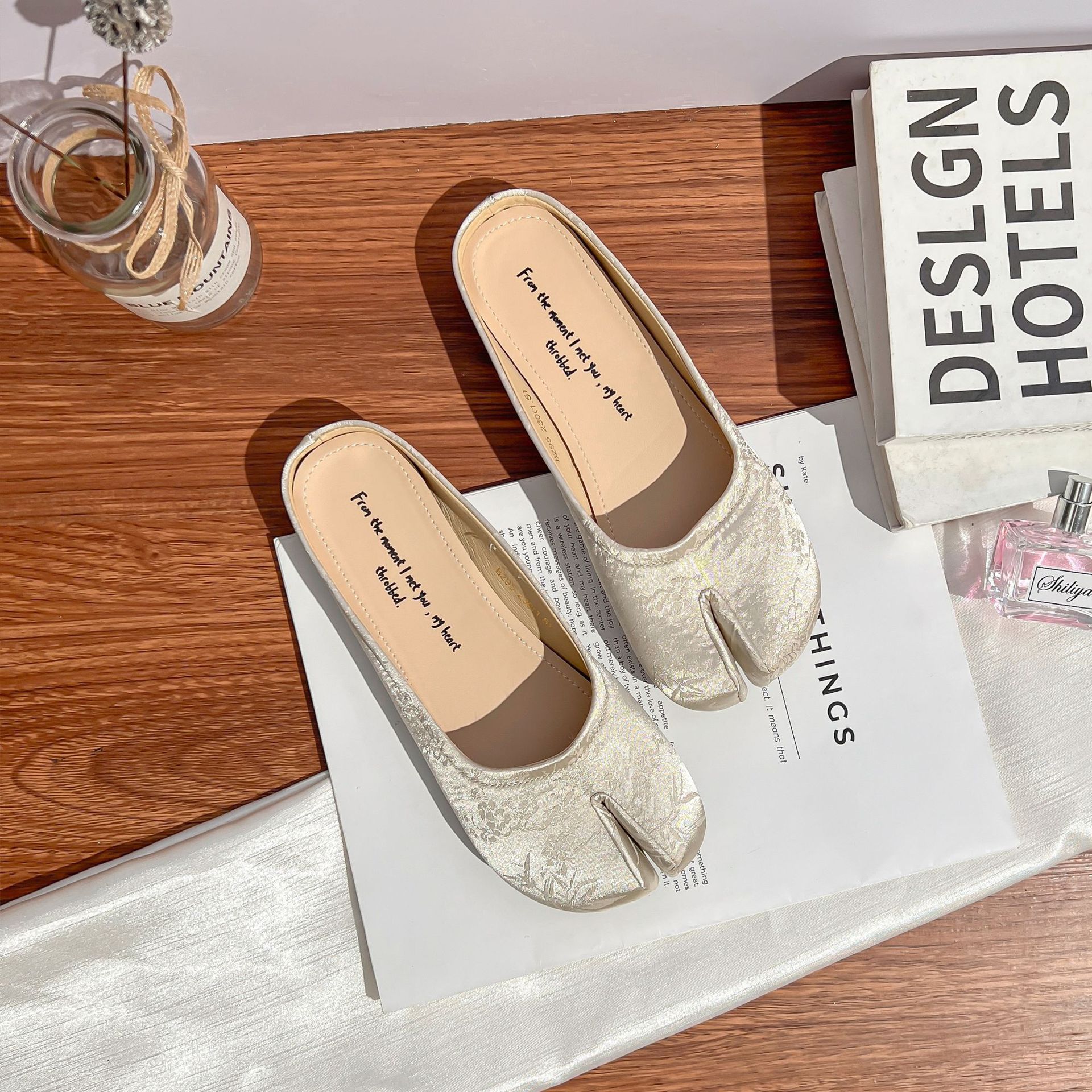 

Осень новые туфли на платформе женские носят высококлассное чувство модные нишевые туфли с носком «свиные копытца» женские универсальные повседневные туфли 35