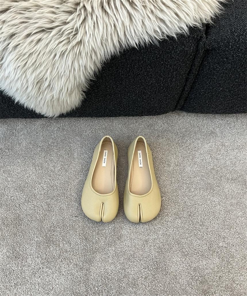 

Нишевые туфли из натуральной кожи на плоской подошве с раздвоенным носком, женская обувь 2025, новая весна-лето, туфли-лодочки с подковообразным каблуком, туфли с носком в виде свиной ноги 39