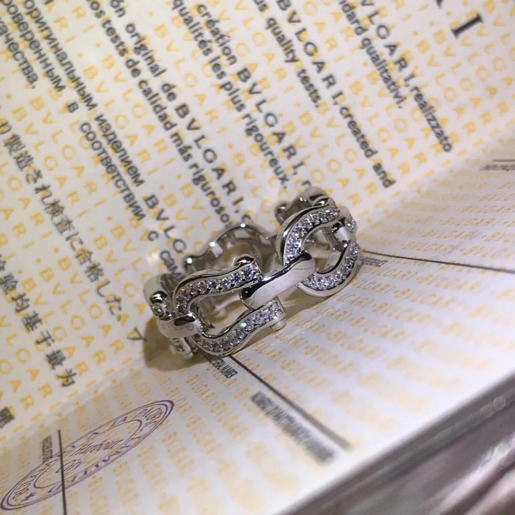 V Jinfu's Rose Jinfei's Horseshoe Buckle Diamond Ring Couple Ring