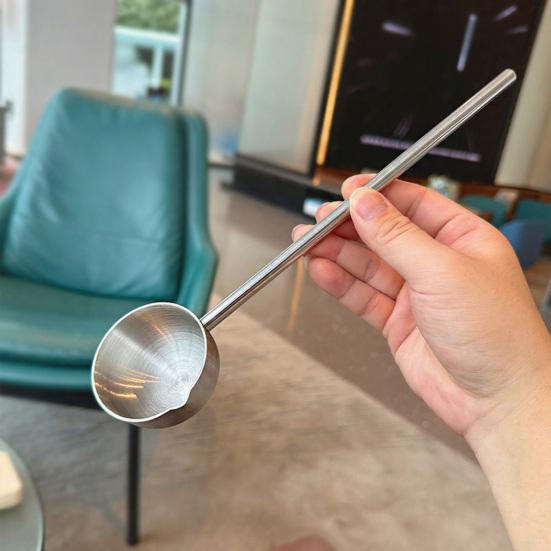 Fettlöffel mit verlängertem Edelstahlgriff Anti-Rutsch-Griff Tiefe Kapazität Öl-Suppen-Ausgießlöffel Restaurant-Servierlöffel